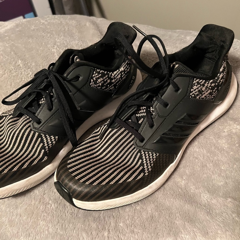 Womens 5.5 Adidas Tennis Shoes